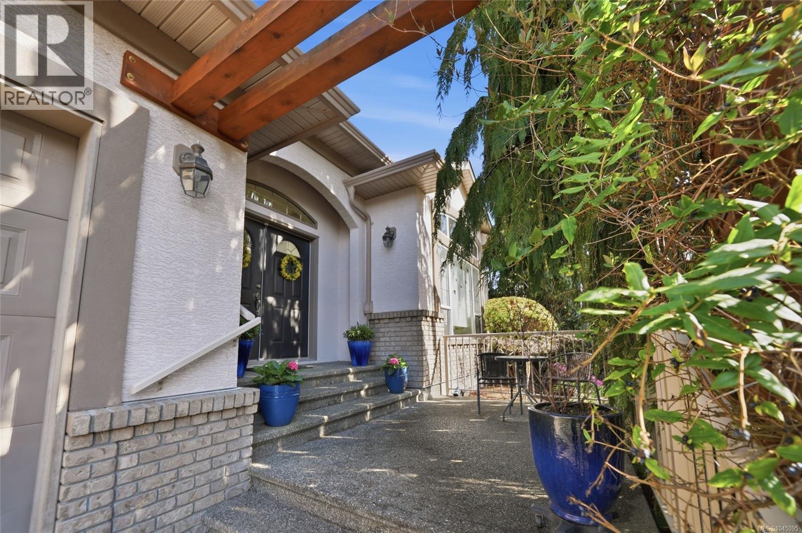 211 Saturna Dr