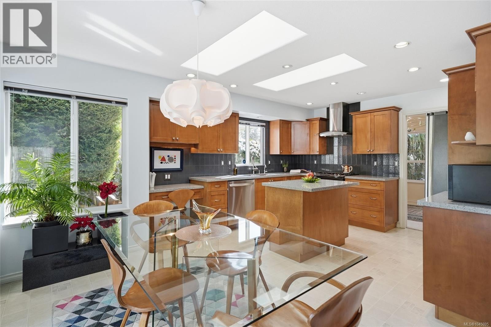 211 Saturna Dr