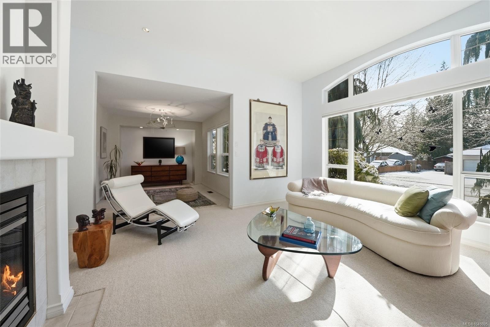211 Saturna Dr