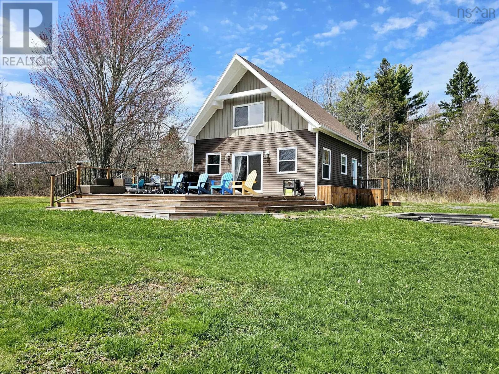 171 Kennedy Lake Road