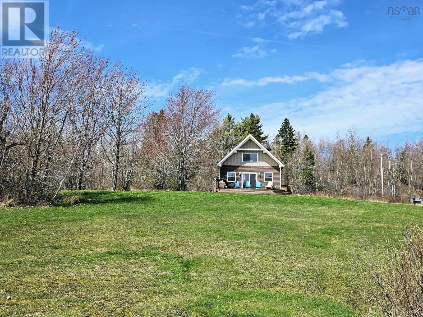 171 Kennedy Lake Road
