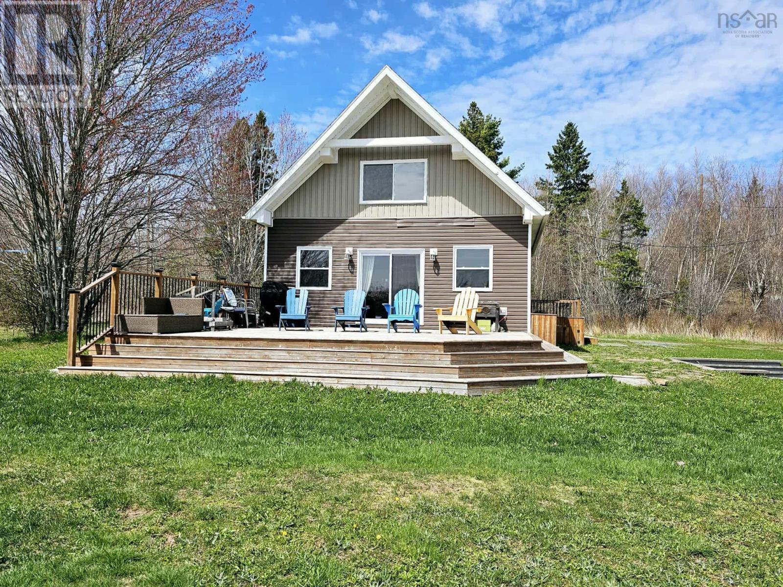 171 Kennedy Lake Road