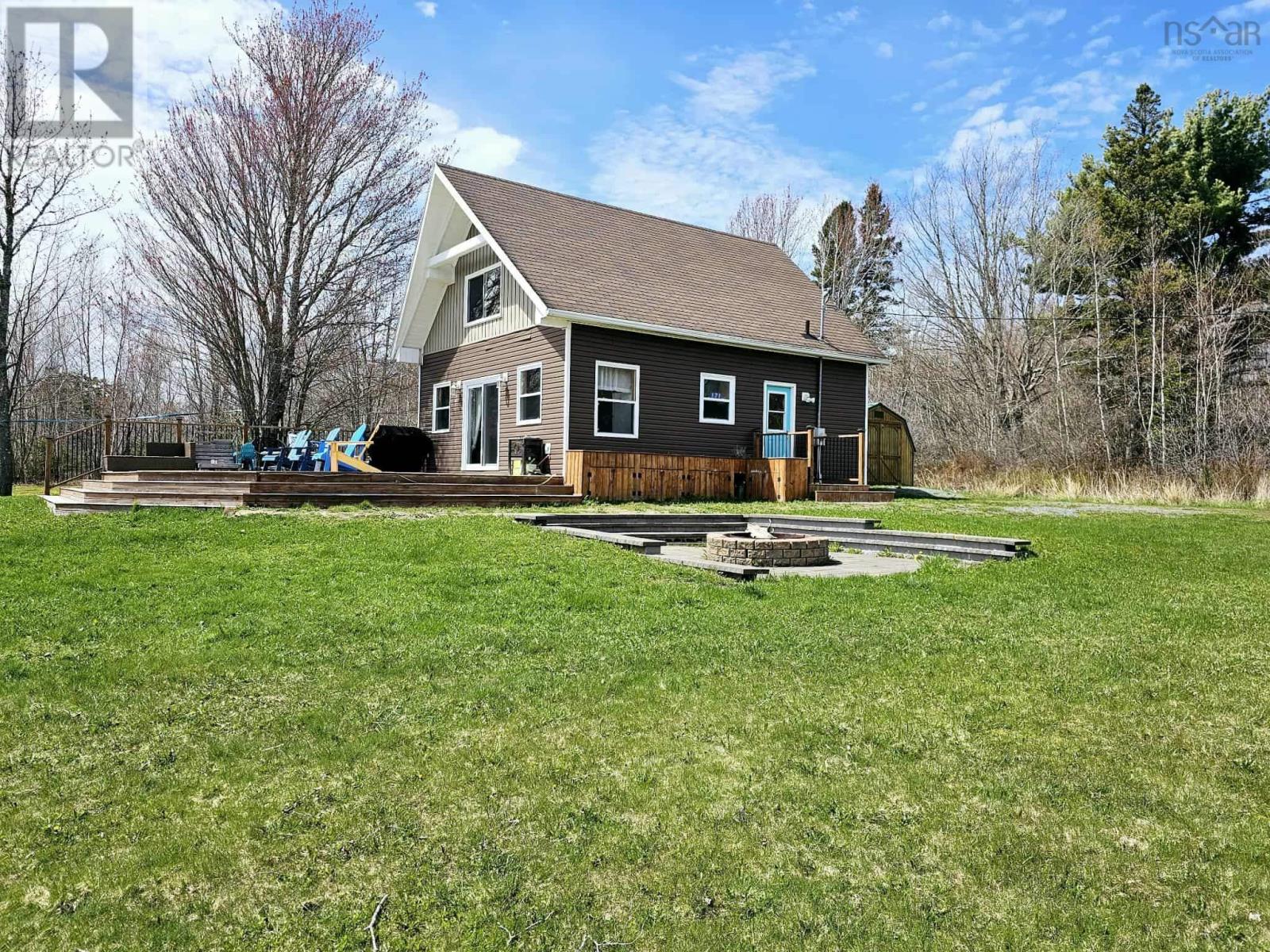171 Kennedy Lake Road