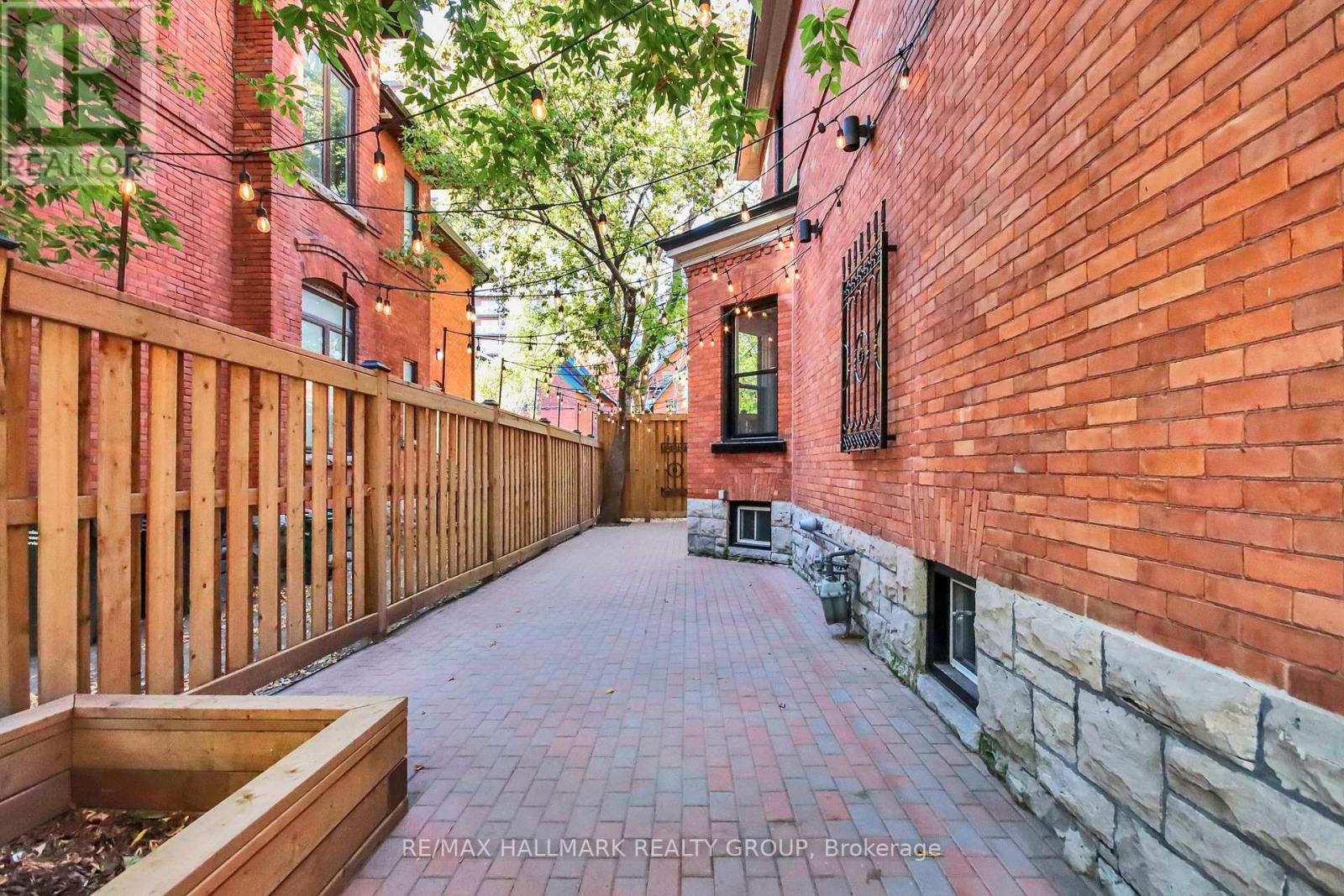 421 GILMOUR STREET