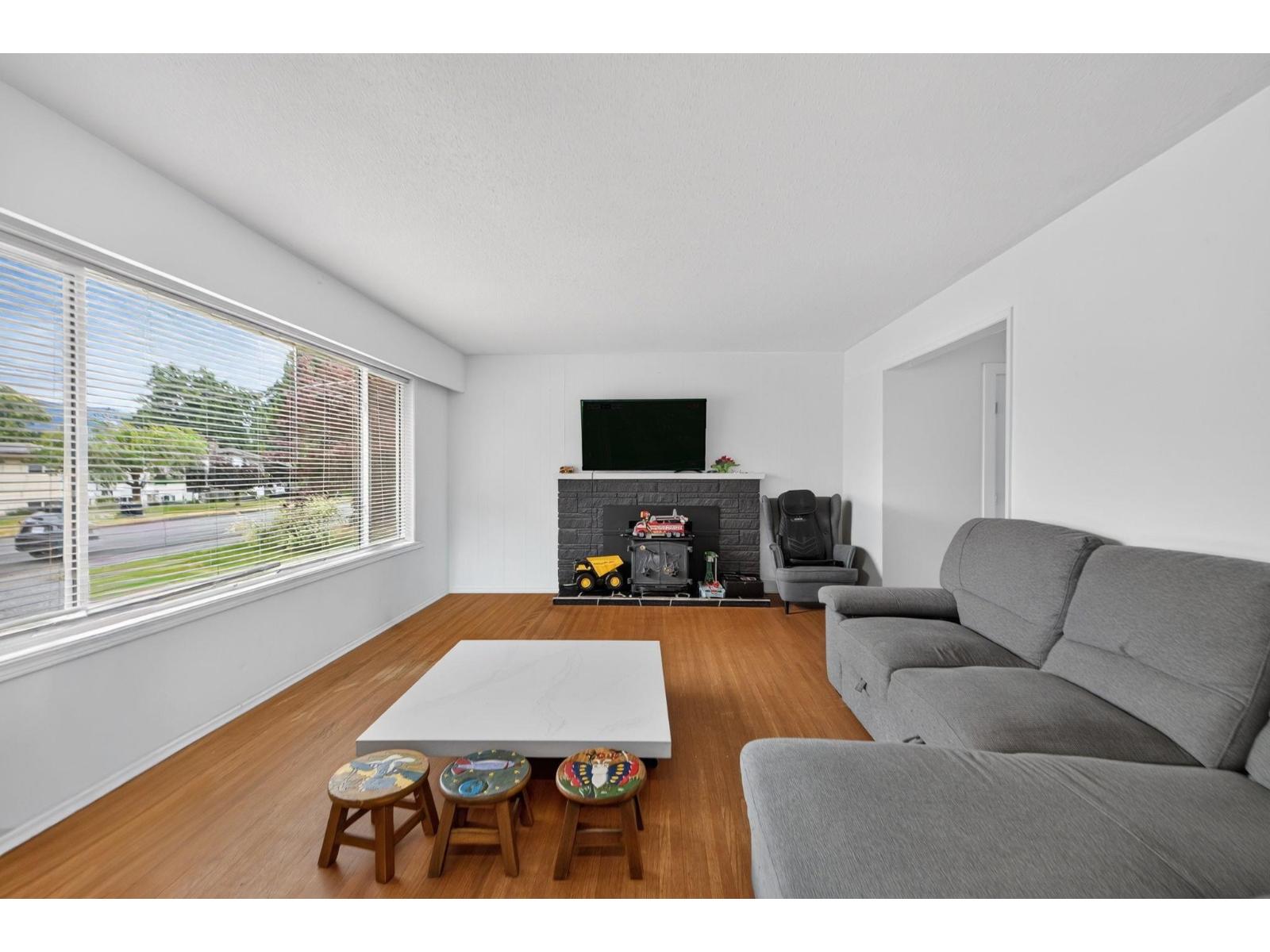9485 CARLETON STREET|Chilliwack Proper East