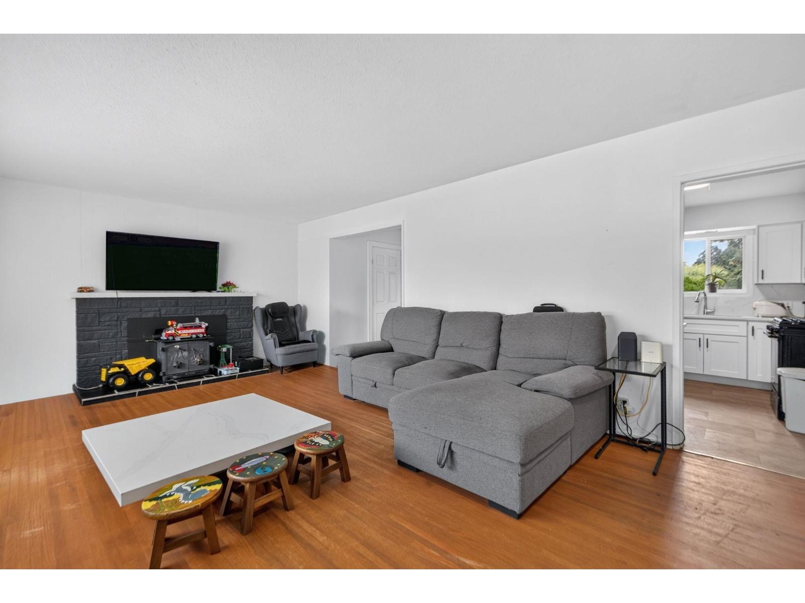 9485 CARLETON STREET|Chilliwack Proper East