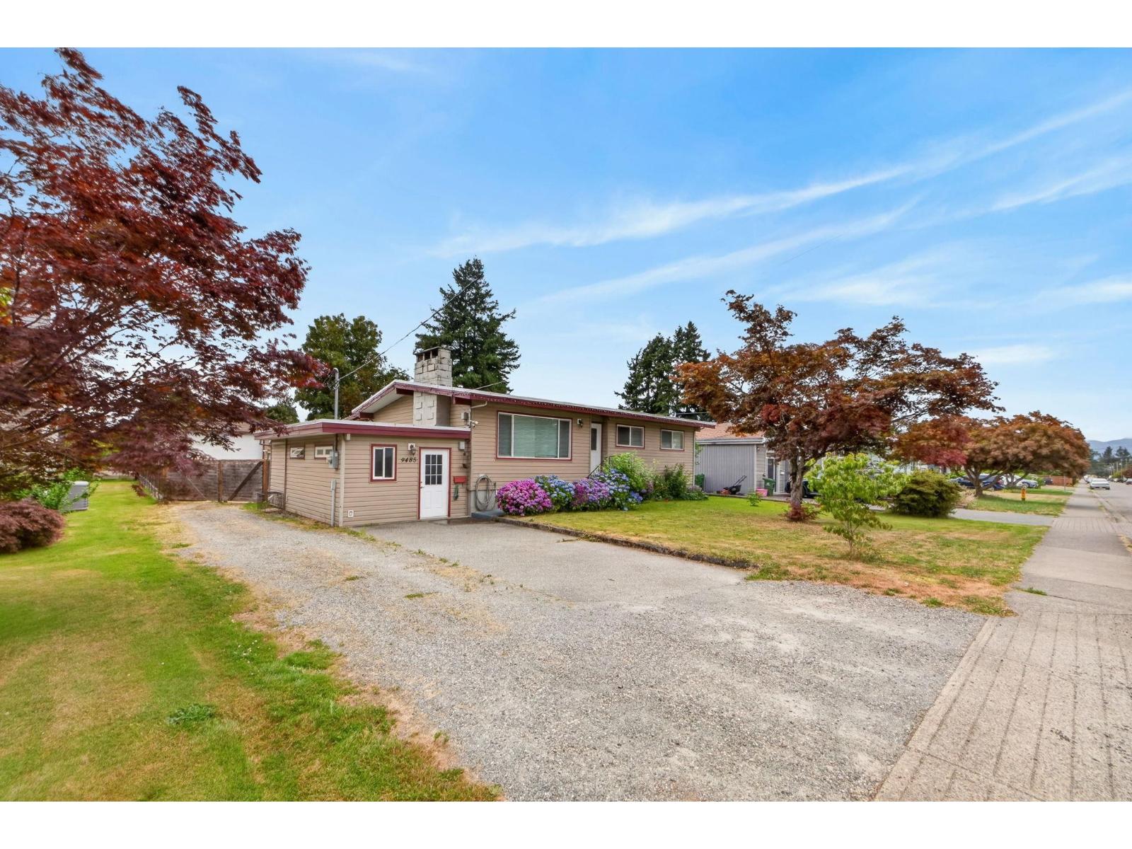 9485 CARLETON STREET|Chilliwack Proper East