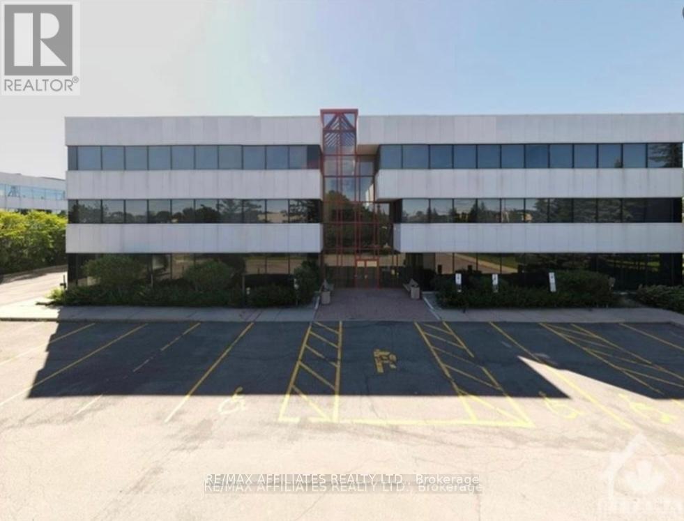 2465 ST LAURENT BOULEVARD