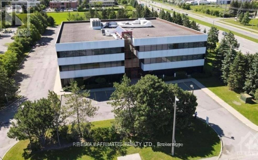 2465 ST LAURENT BOULEVARD