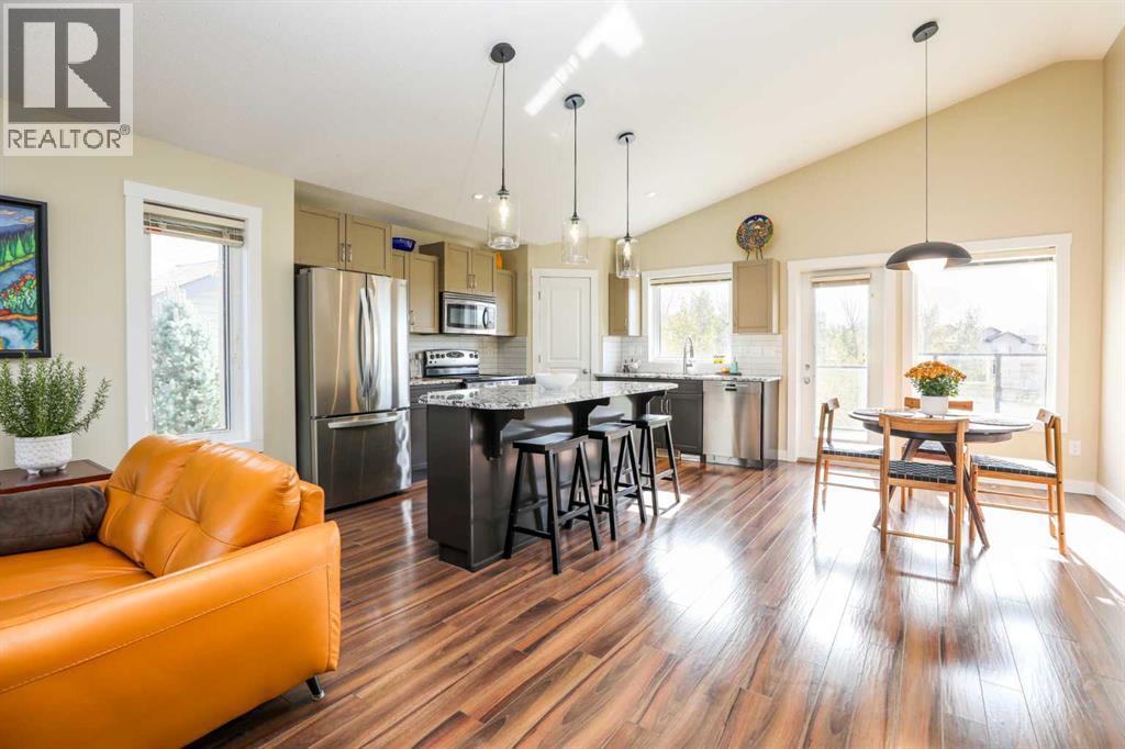 436 Mt Sunburst Crescent W