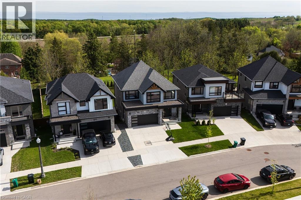 581 DOONWOODS Crescent