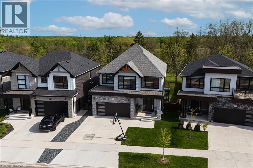581 DOONWOODS Crescent