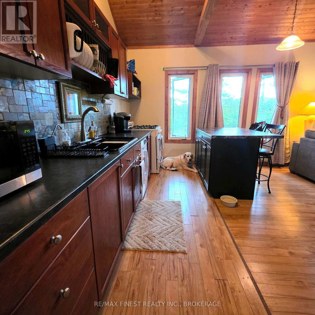 1036A TWIN LAKE LANE