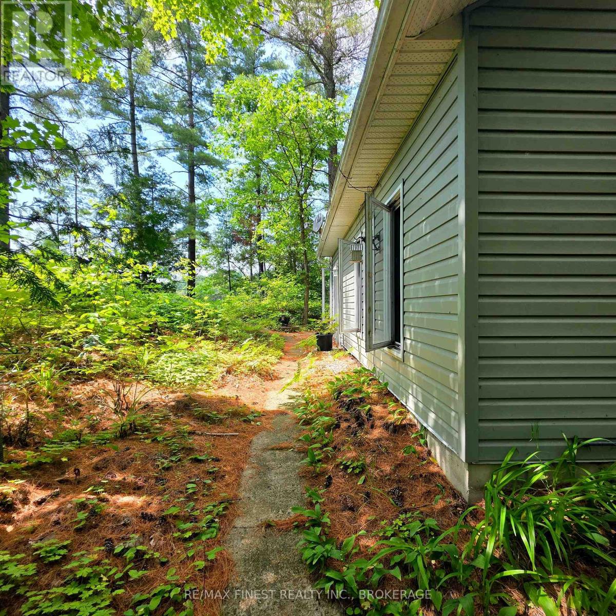 1036A TWIN LAKE LANE
