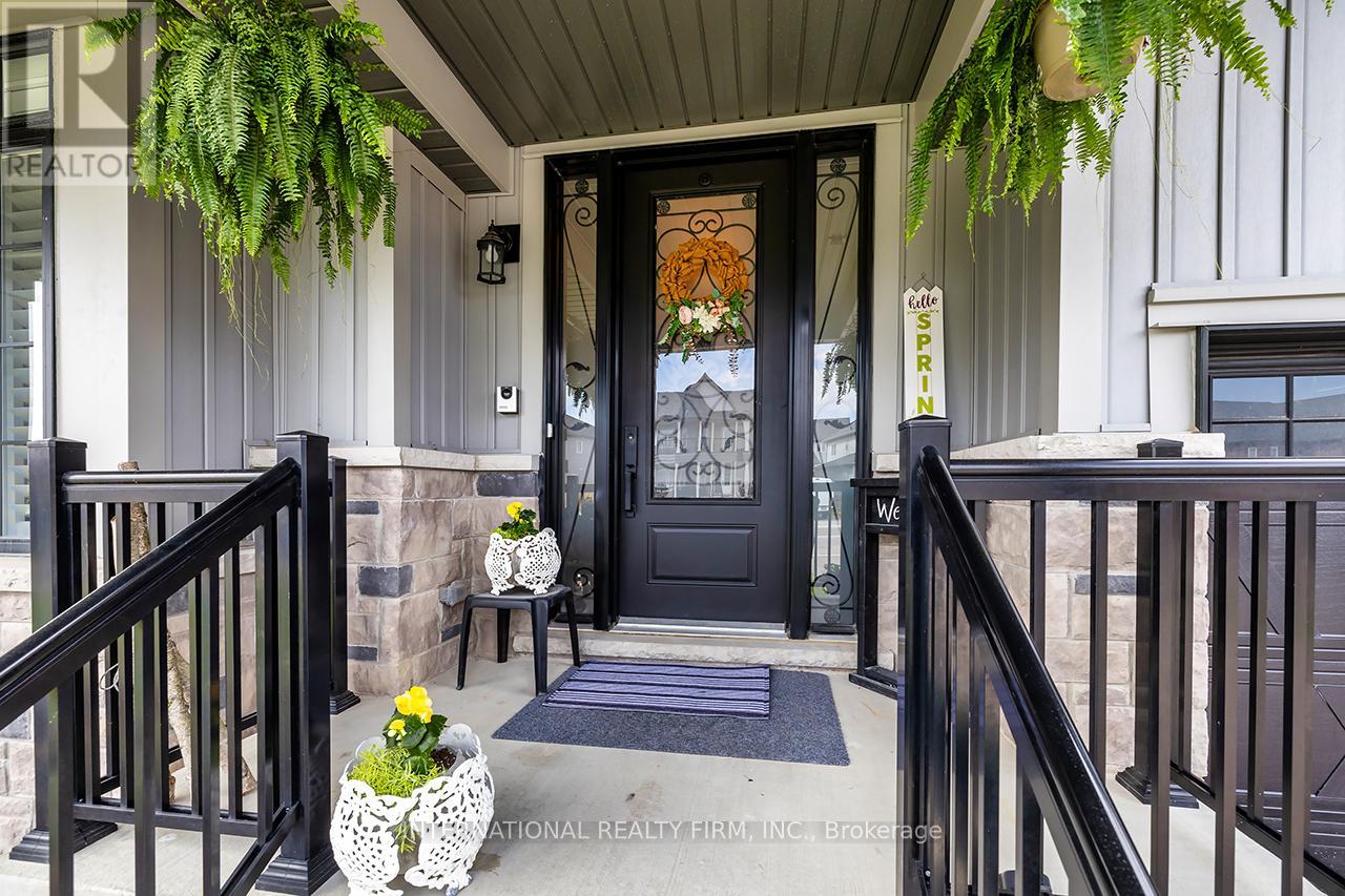 82 HENNESSEY CRESCENT