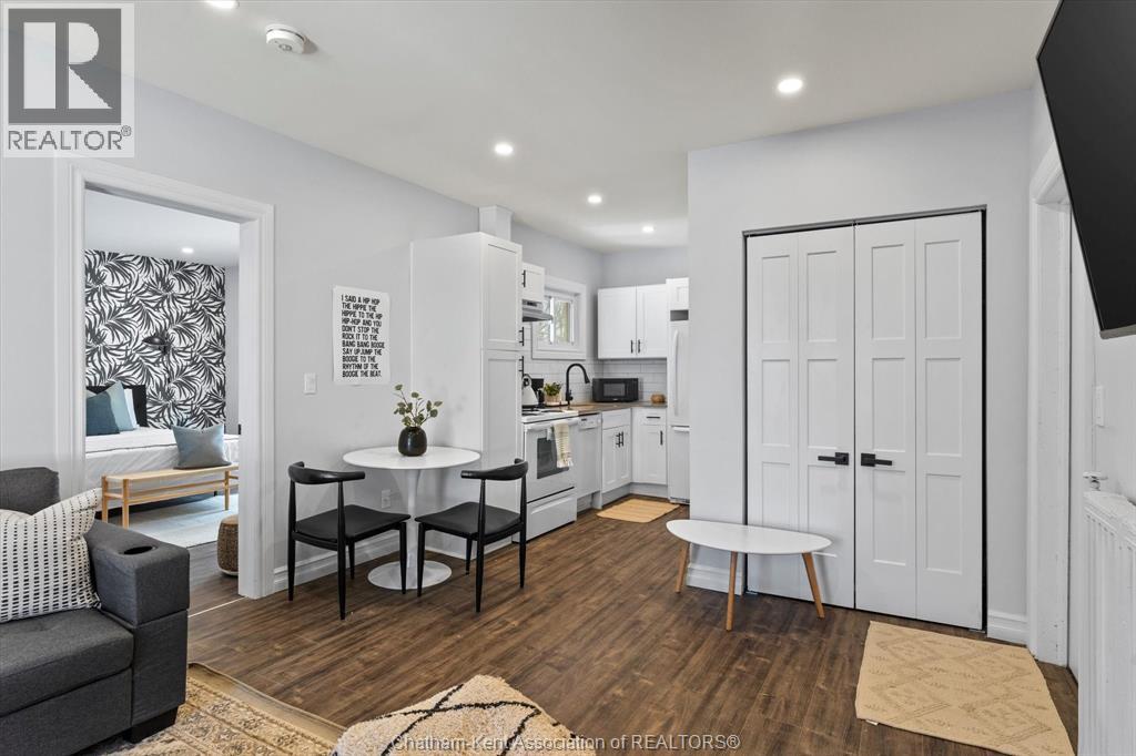 Photo 1 of 7 — 135 WILLIAM STREET North Unit# 4, Chatham, ON N7M4L6