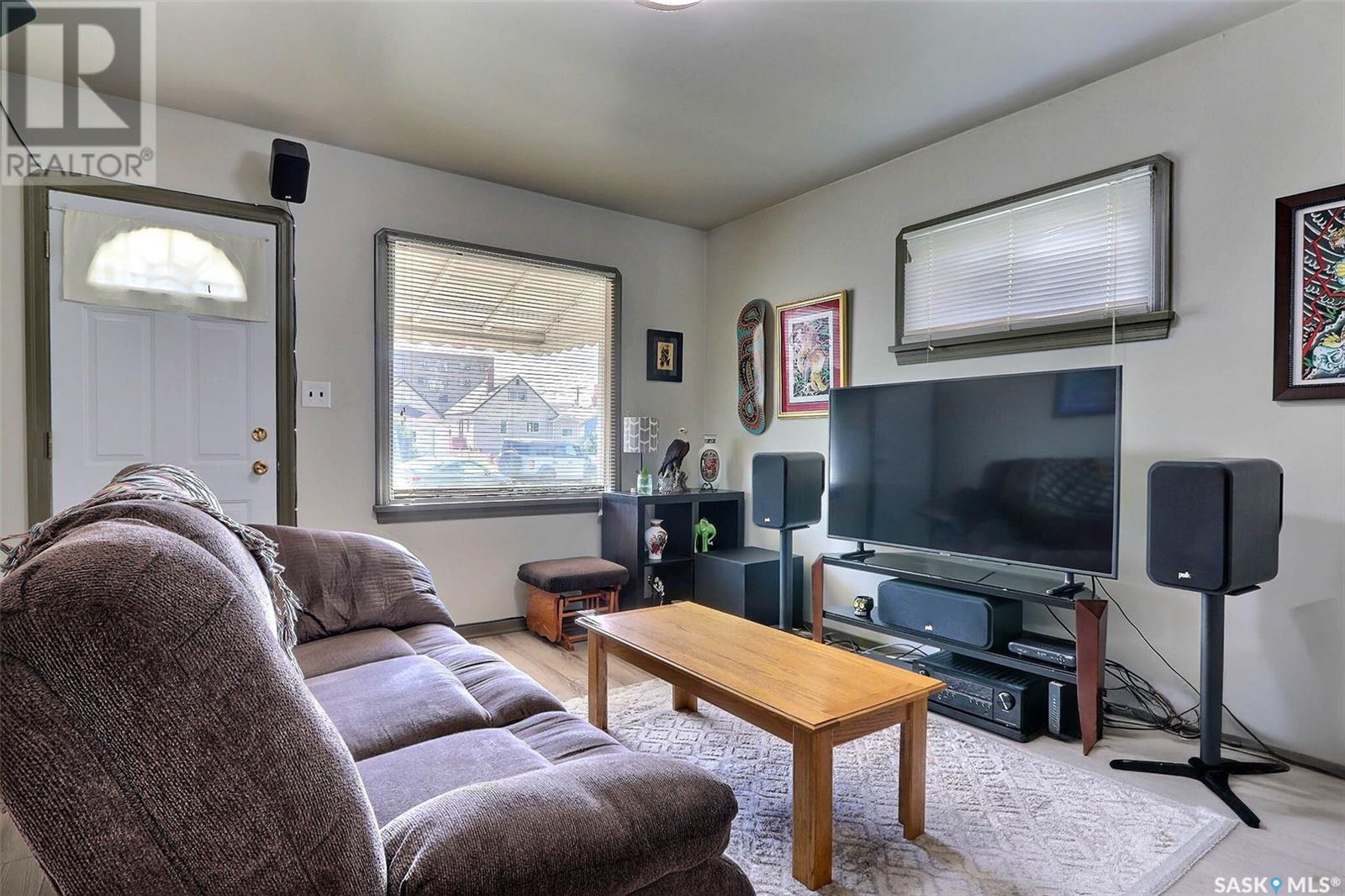 226 6th STREET E