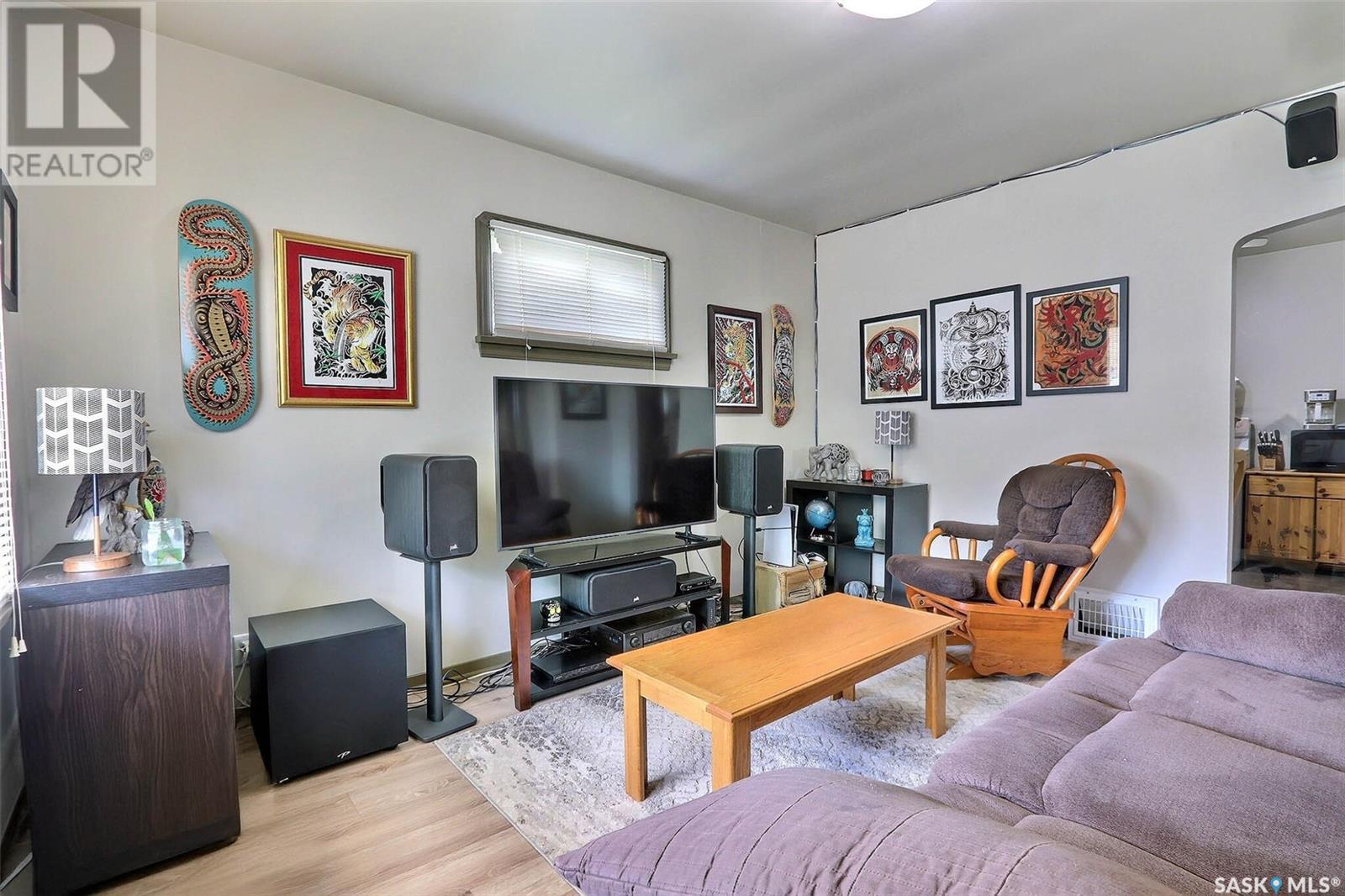 226 6th STREET E