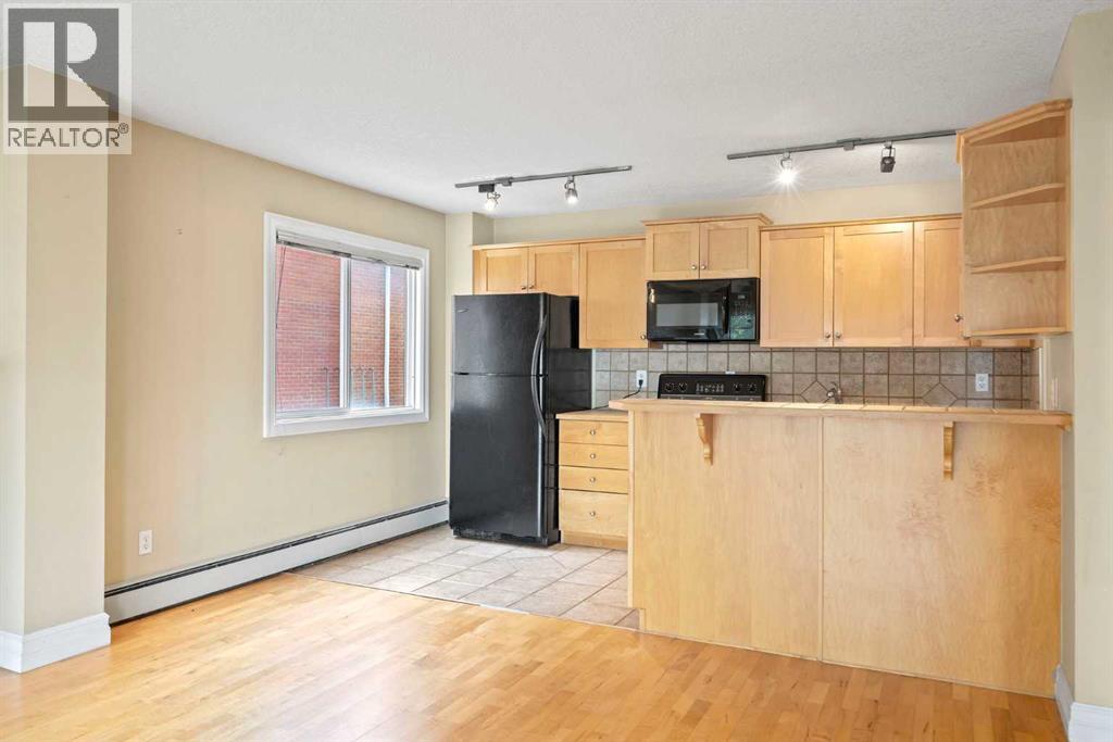 204, 920 Royal Avenue SW