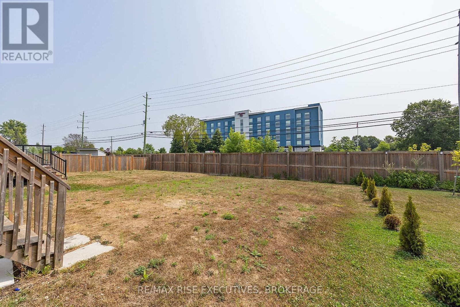 648 HALLOWAY DRIVE