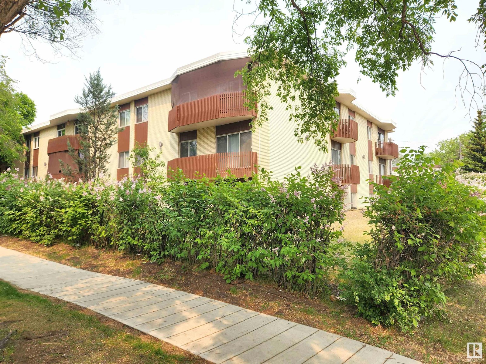 #305 11907 81 ST NW