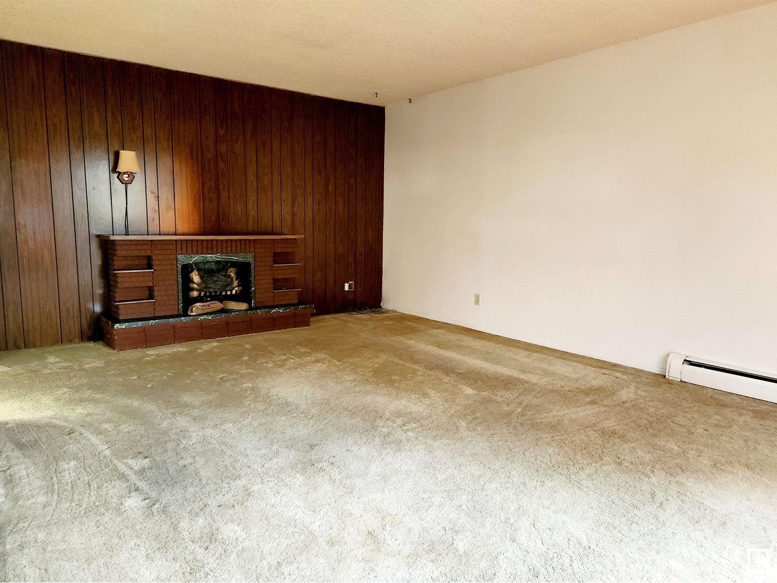 #305 11907 81 ST NW