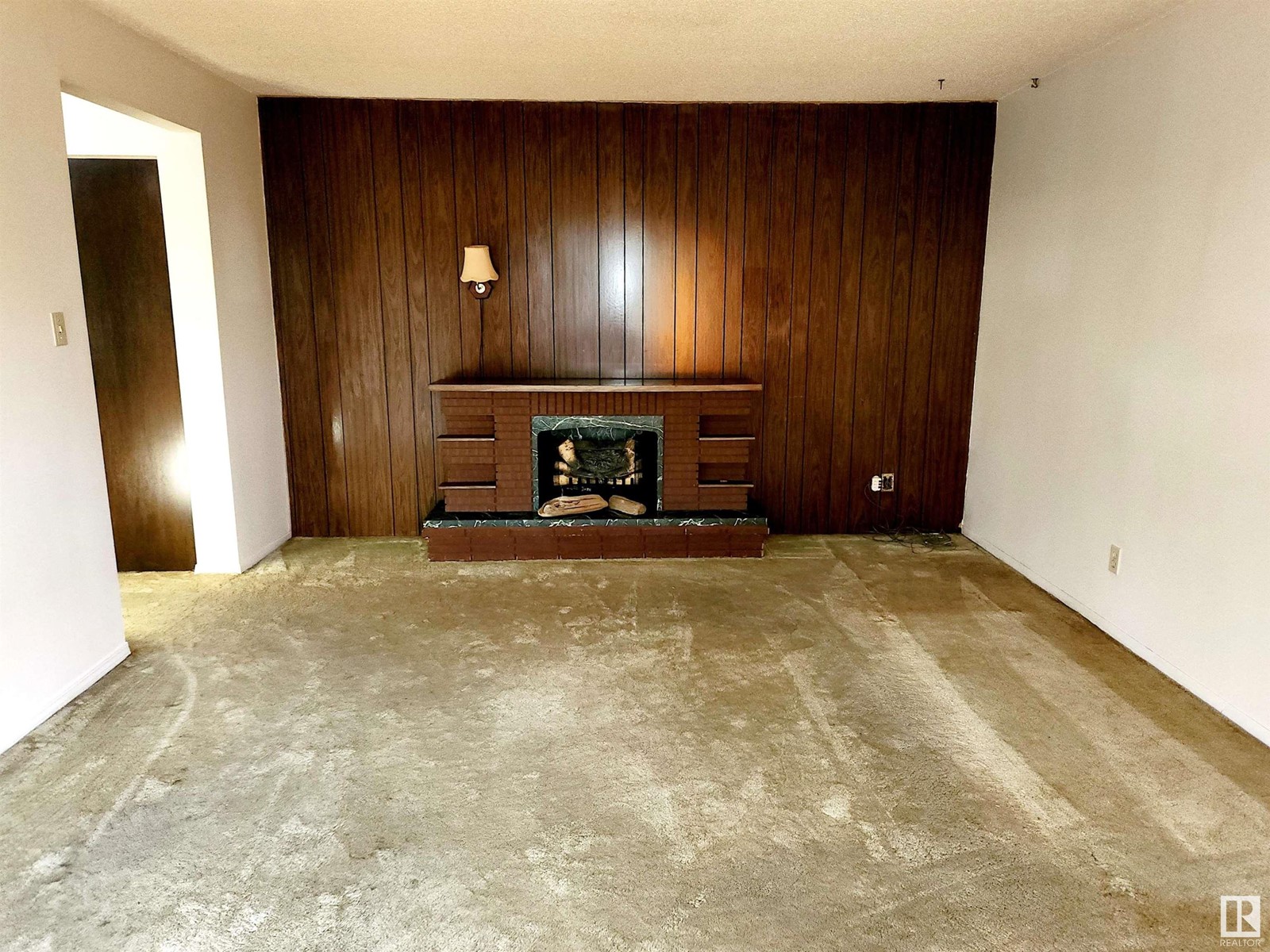#305 11907 81 ST NW