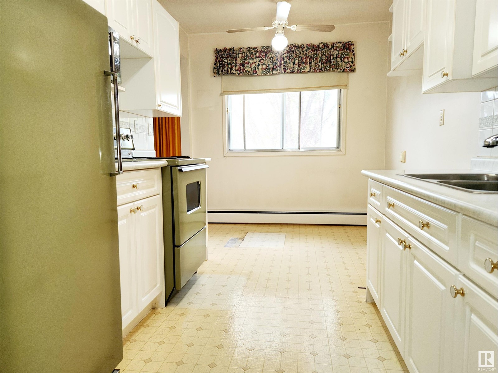 #305 11907 81 ST NW