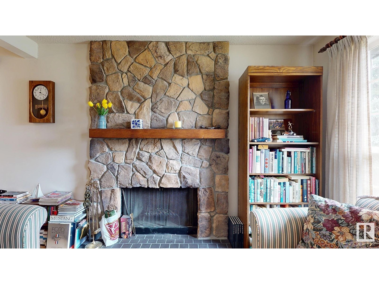 18504 71 AV NW