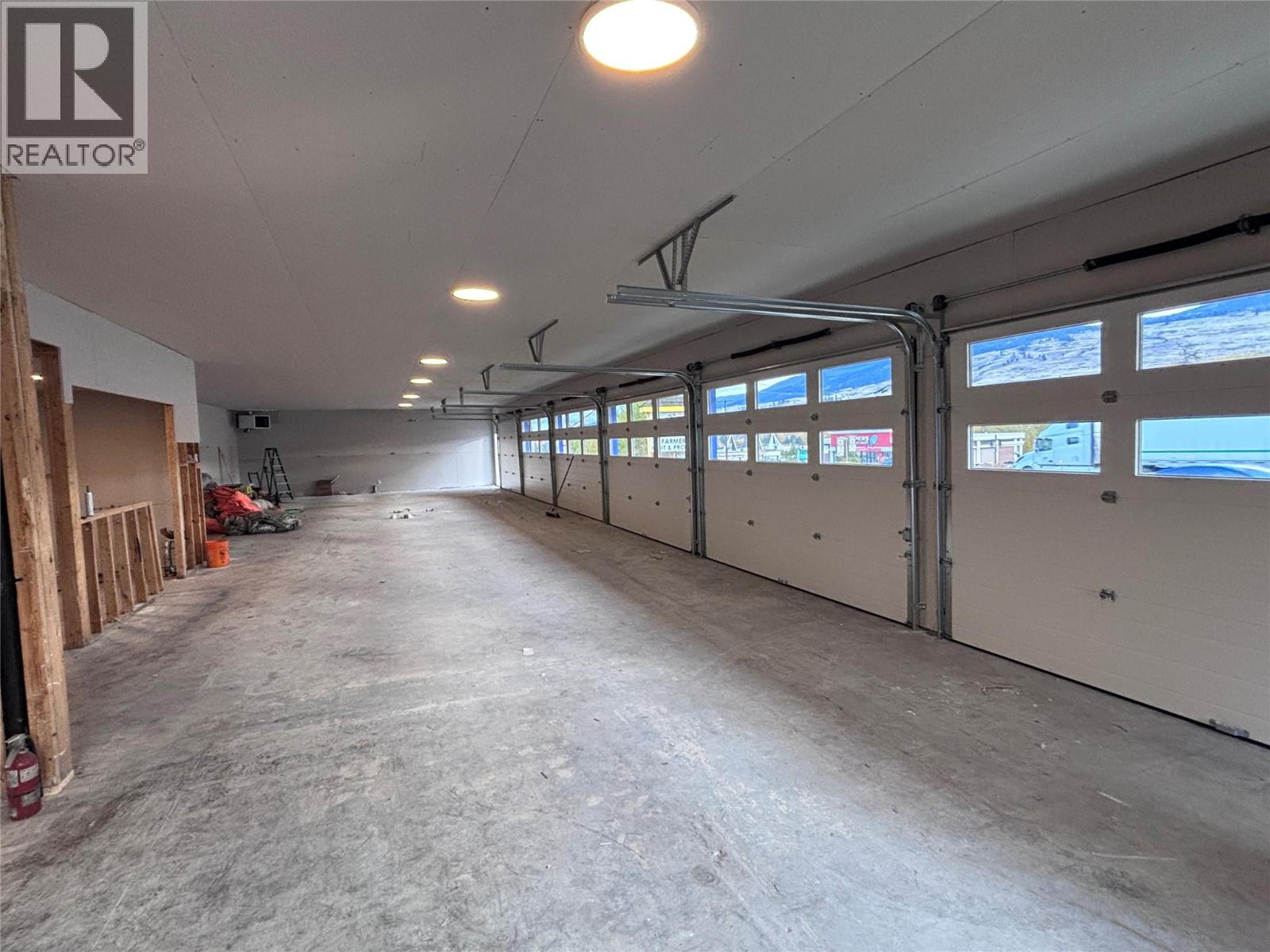 9918 Highway 97 Highway