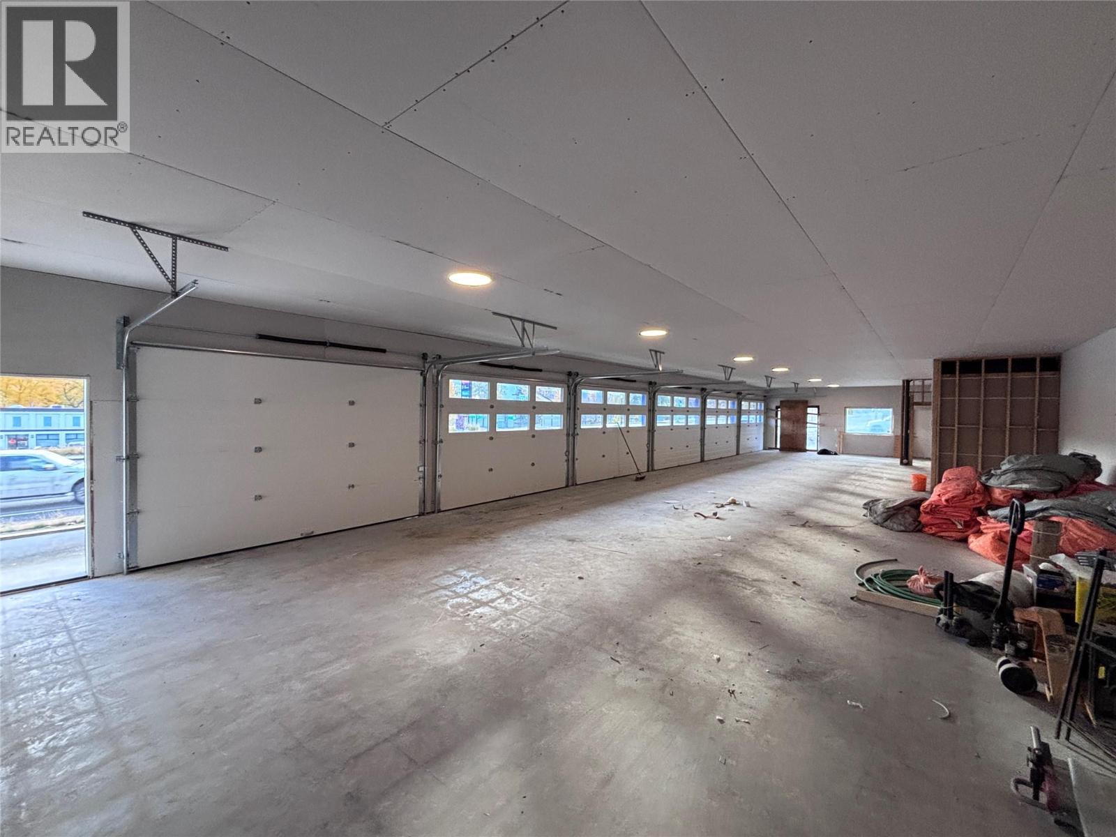 9918 Highway 97 Highway