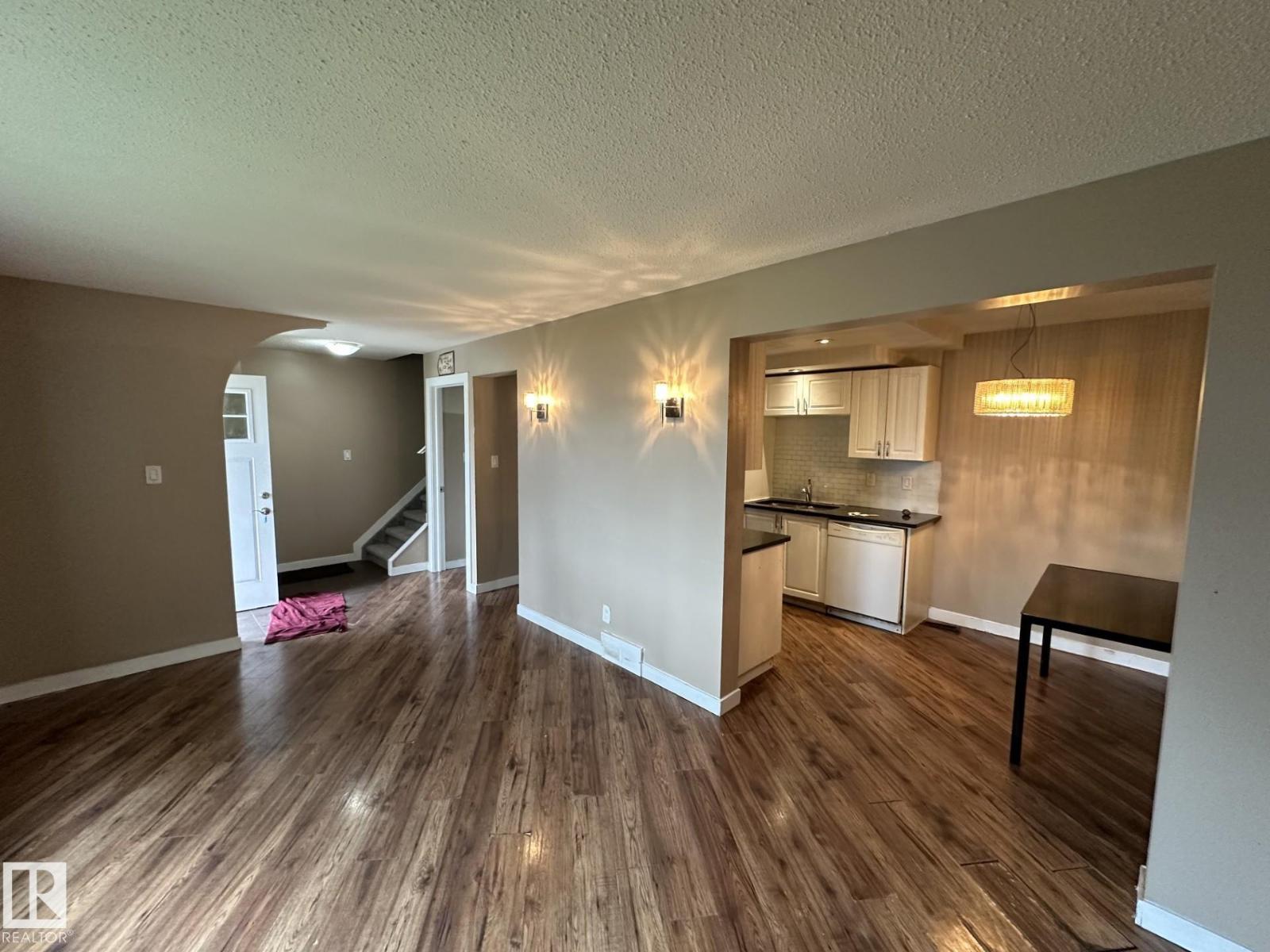 #11 14110 80 ST NW