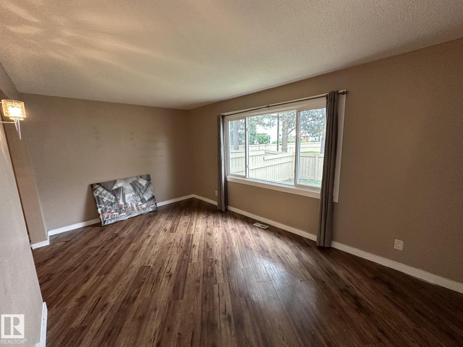 #11 14110 80 ST NW