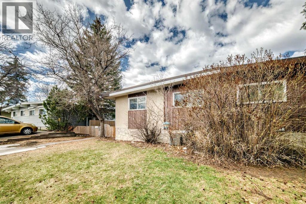 921 Mckinnon Drive NE