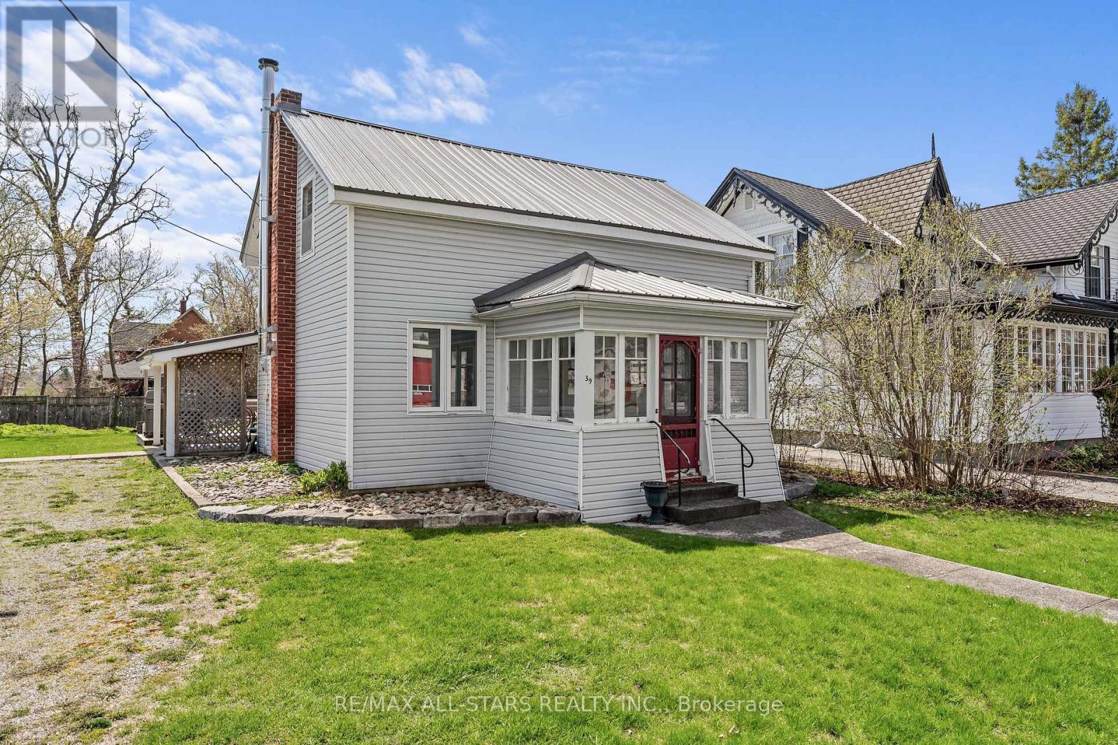 39 FRANCIS STREET W