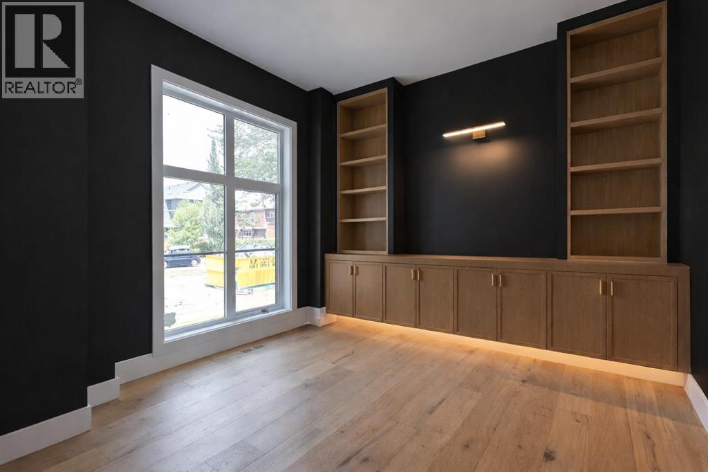 2207 Victoria Crescent NW