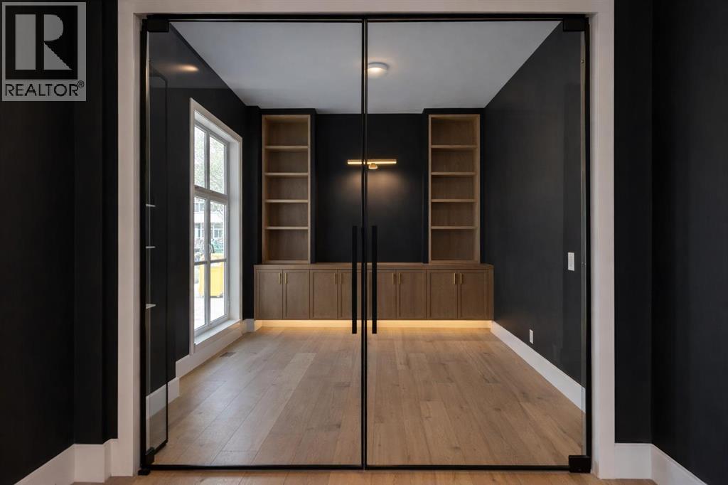 2207 Victoria Crescent NW