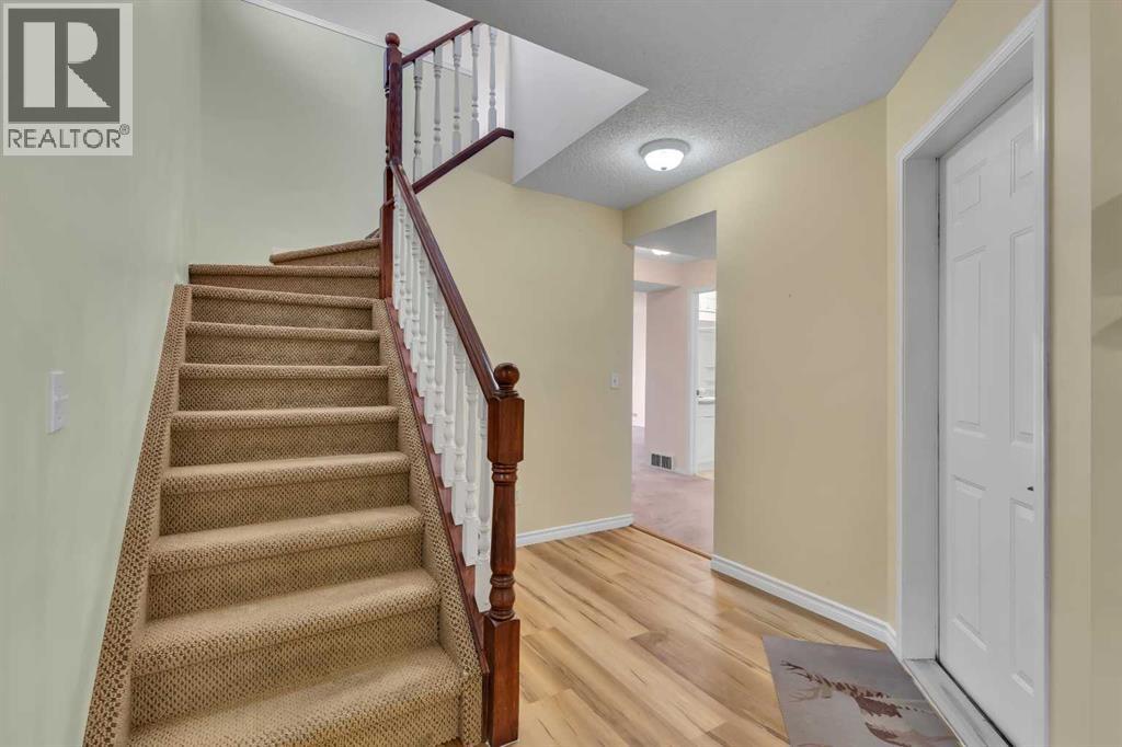 140 Valley Ridge Heights NW