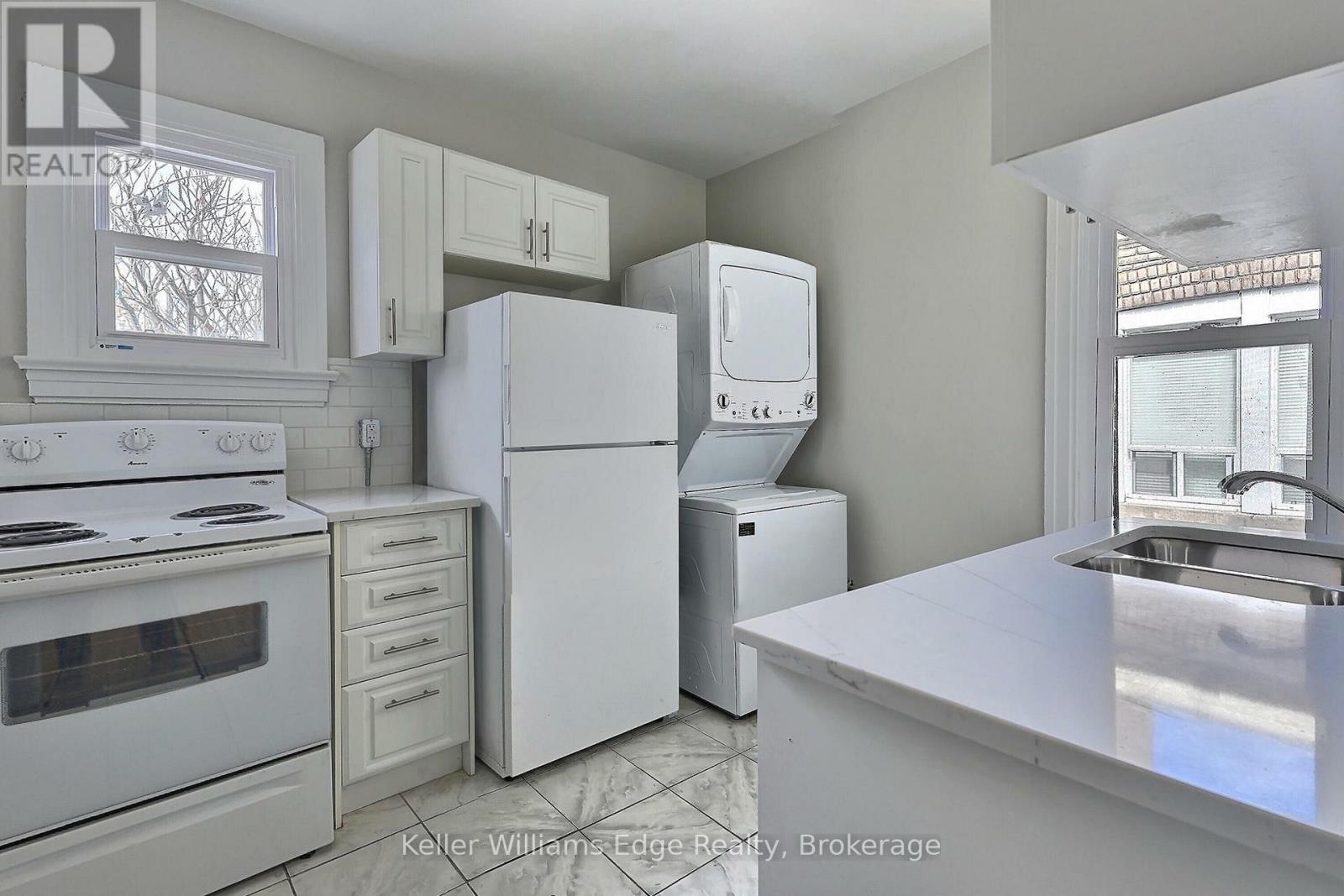 8 - 8 TISDALE STREET S