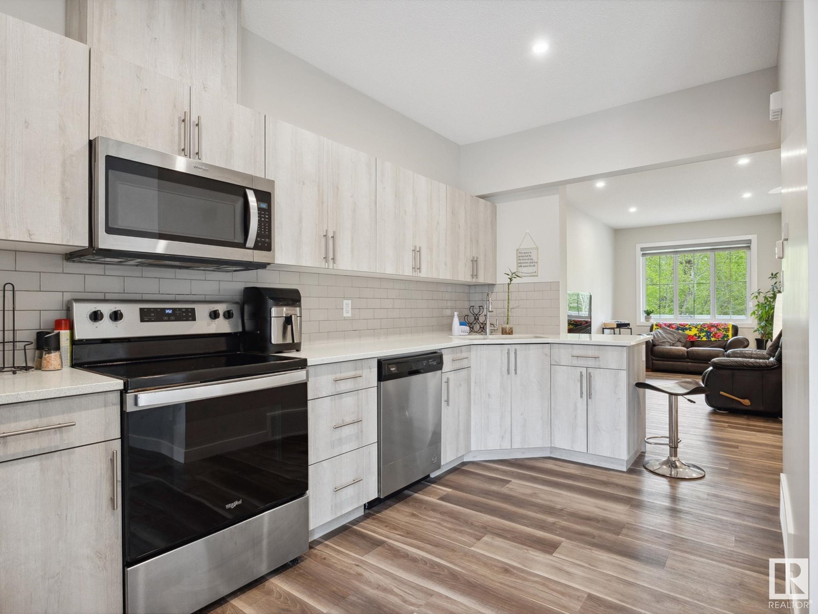 #21 1051 GRAYDON HILL BV SW