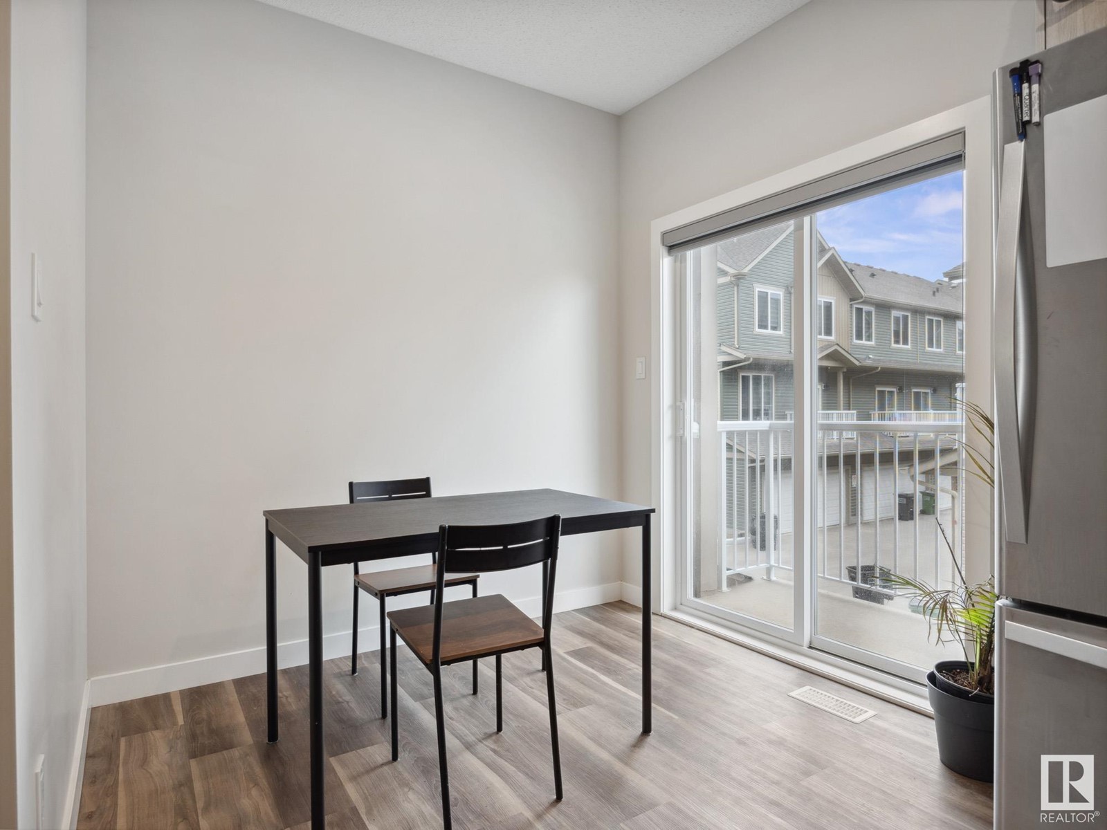 #21 1051 GRAYDON HILL BV SW