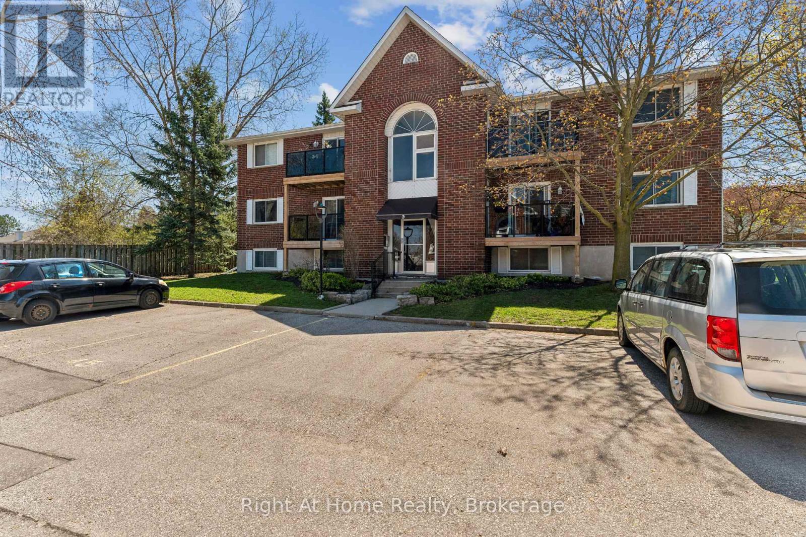 310 - 565 GREENFIELD AVENUE