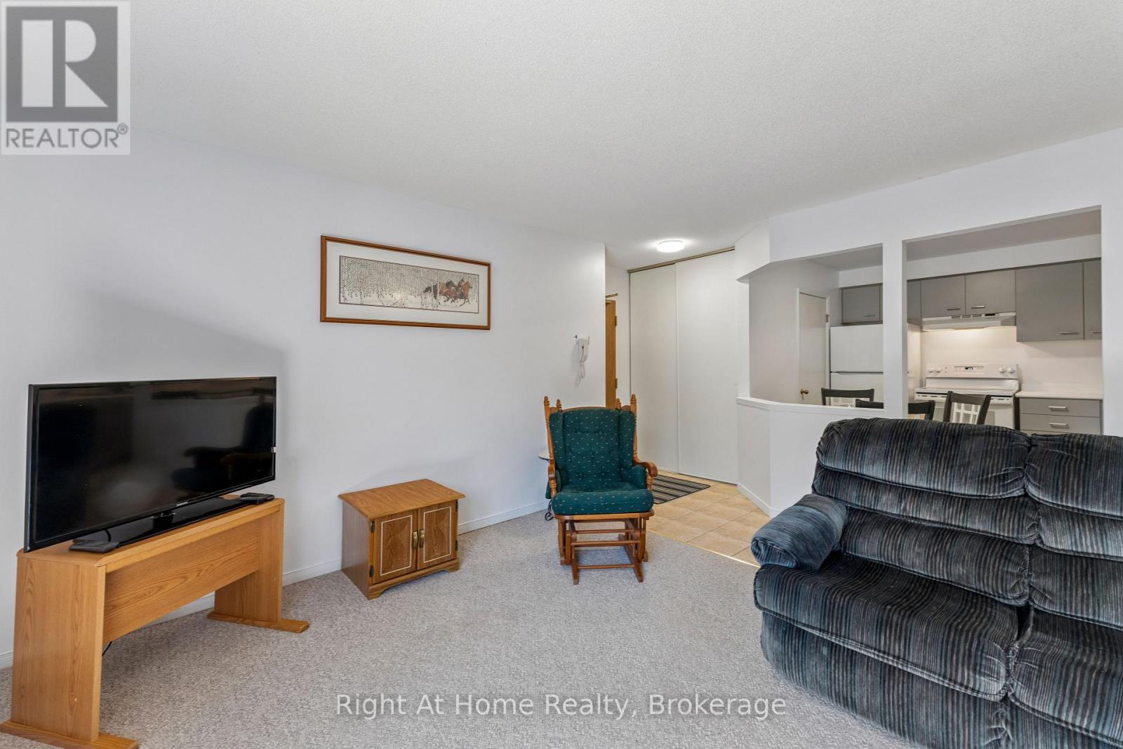 310 - 565 GREENFIELD AVENUE