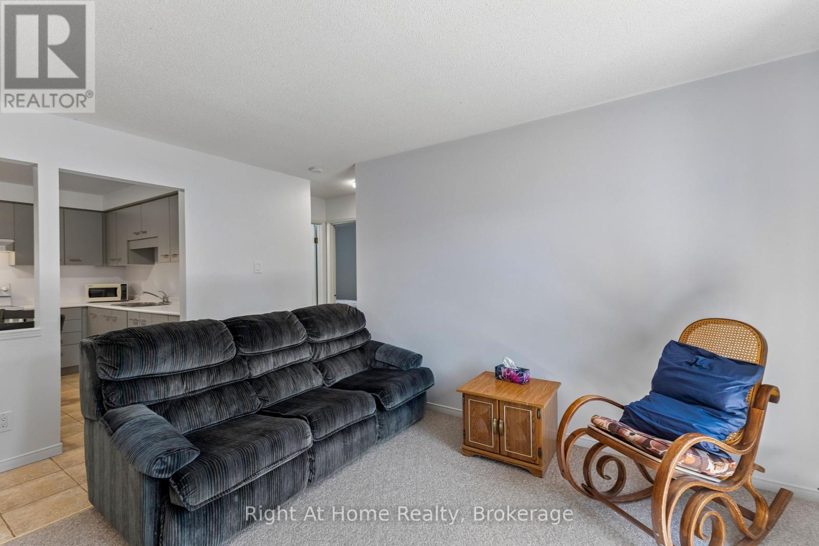 310 - 565 GREENFIELD AVENUE