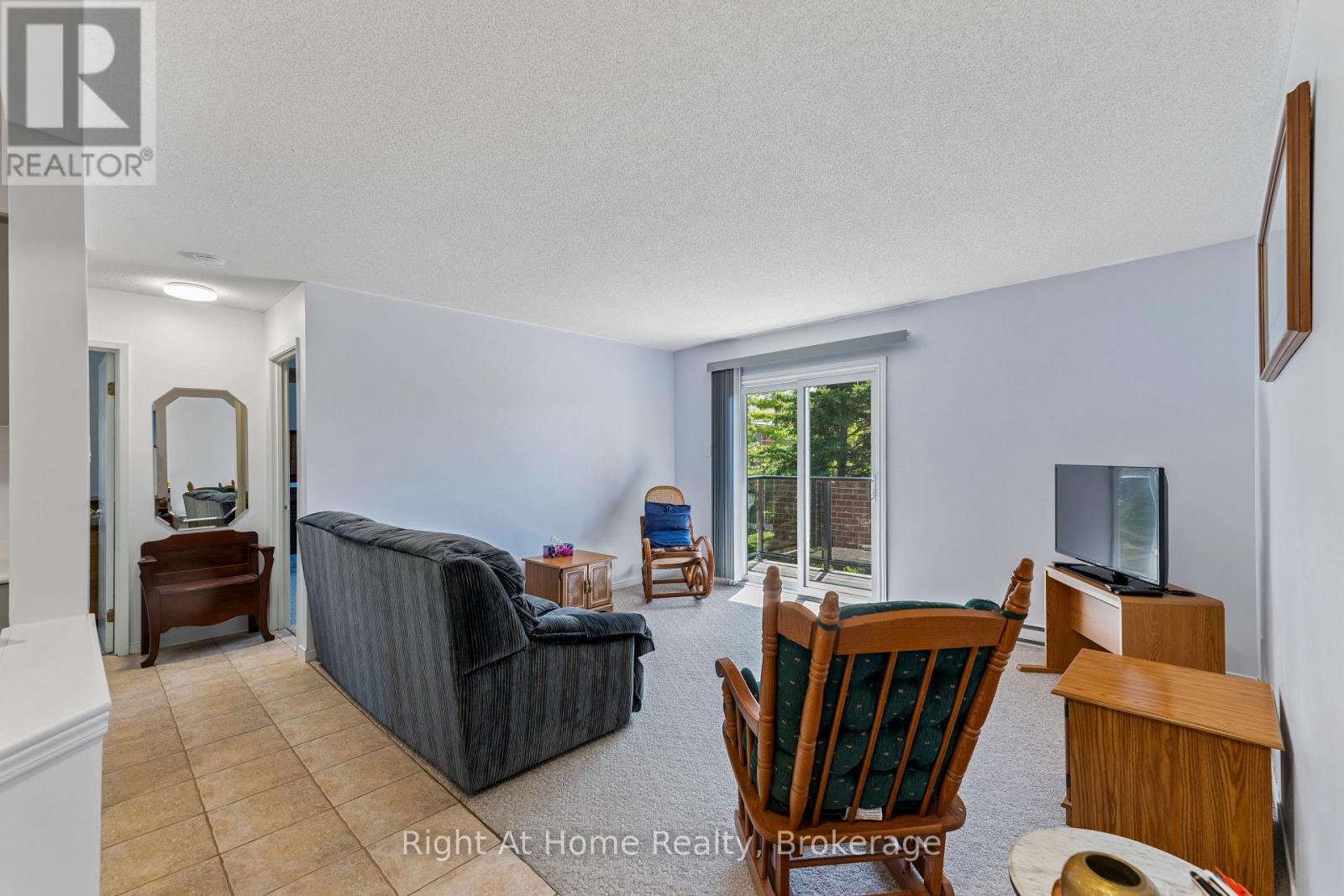 310 - 565 GREENFIELD AVENUE