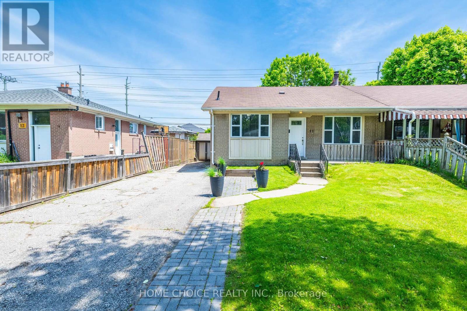 11 THORNCROFT CRESCENT