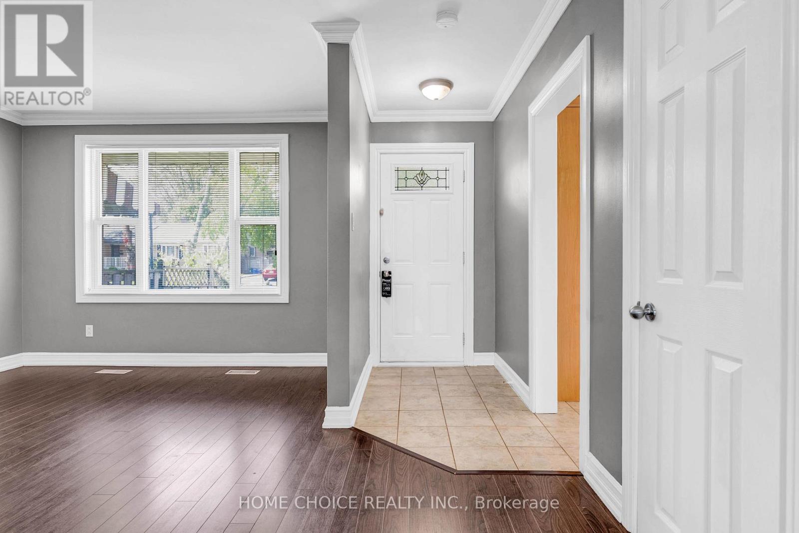 11 THORNCROFT CRESCENT