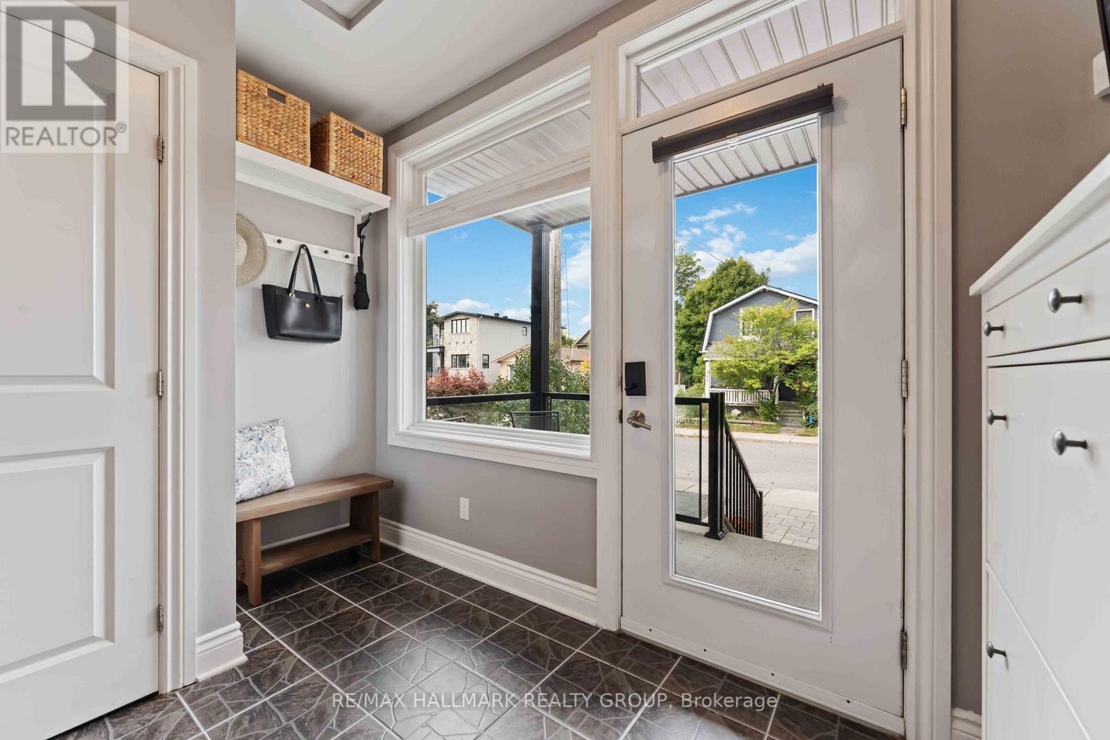 A - 142 QUEEN MARY STREET