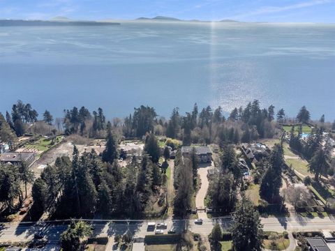 13706 MARINE DRIVE White Rock BC V4B1A4