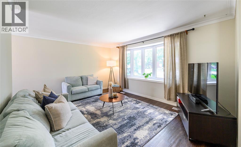 962 LYNDALE CRESCENT